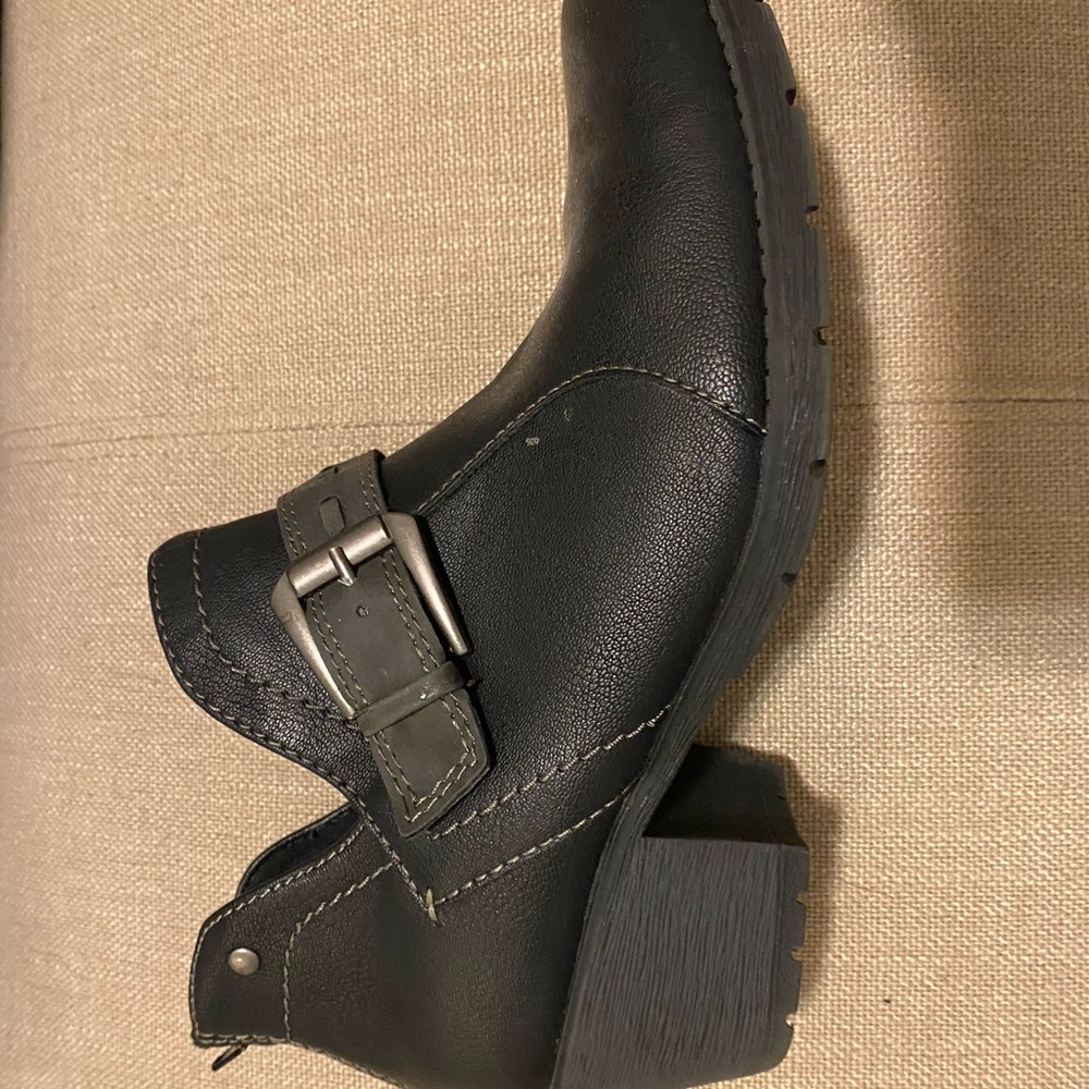 Black Leather Earth Origins Booties